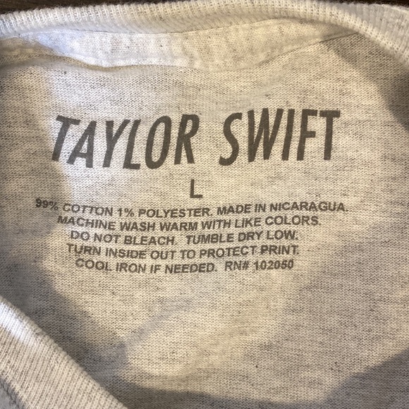 Taylor Swift Taylor’s Version Red Album Cover Heather Gray T-Shirt - Picture 6 of 8